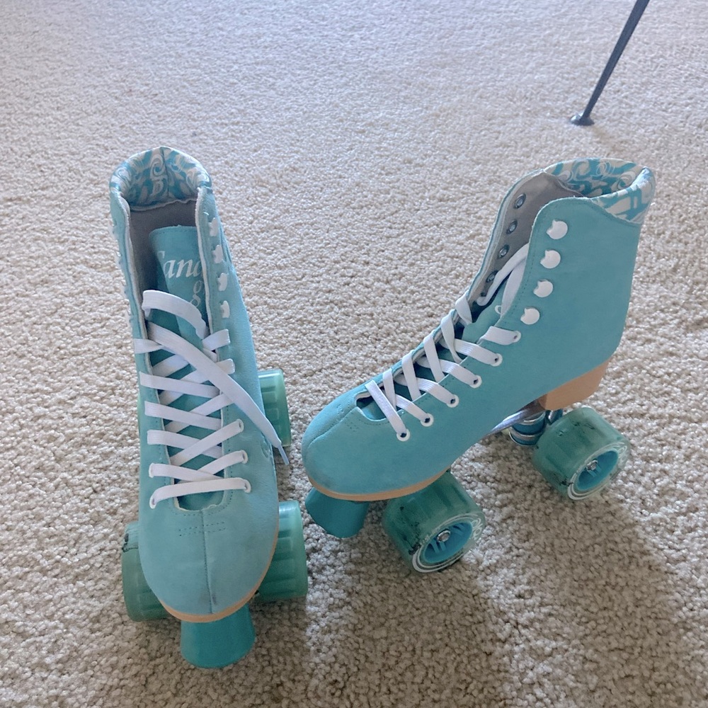 Candi girl skates authentic suede blue